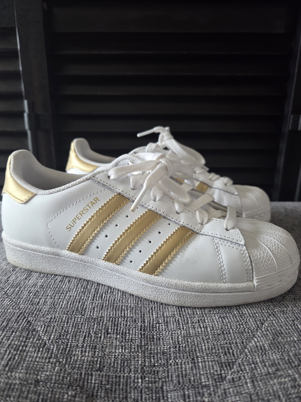 ADIDAS Superstar Kids White and Gold Sneakers Size 4 #B39402
